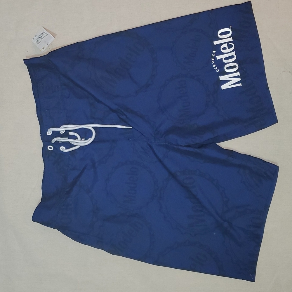 Modelo mens swim trunks